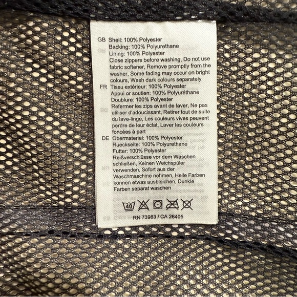 Helly Hansen Black Insulated Vest for Outdoor Adventures - Picture 9 of 13